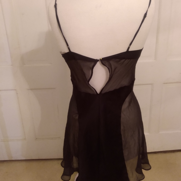 Lingerie - Picture 3 of 10